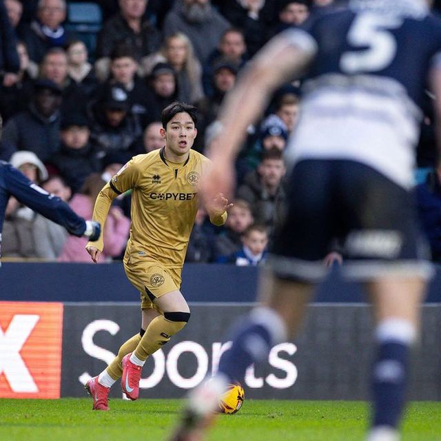 마르티 시푸엔테스 감독이 이끄는 QPR이 10일(한국시간) 영국 옥스포드에 있는 카삼 스타디움에서 열린 옥스포드 유나이티드와의 2024-2025시즌 잉글랜드 챔피언십 41라운드 원정 경기에서 3-1 완승을 거뒀다.&nbsp; 양민혁은 후반 교체 출전해 추가시간에 승리를 확정 짓는 쐐기 골을 넣어 리그 2호 골을 터뜨렸다. 유럽 무대 진출 이후 원정경기에서만 득점을 기록하고 있다.QPR