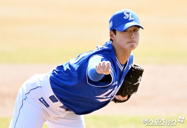 삼성 라이온즈 투수 이호성이 경기에 등판해 투구하고 있다. 이호성은 올해 상무 야구단 입대를 노렸으나 군 복무를 미루고 팀에 남아 시즌 끝까지 뛰기로 했다. 엑스포츠뉴스 DB