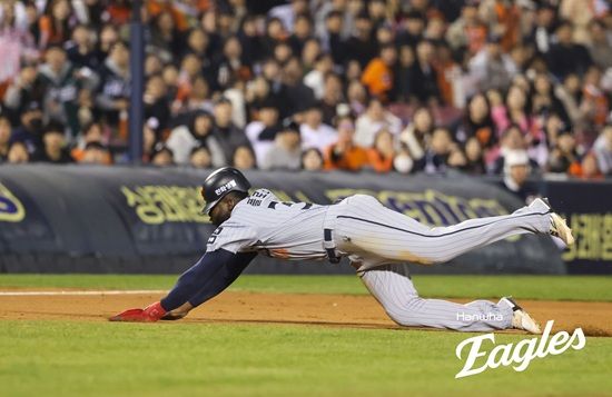 한화 이글스 외국인 타자 플로리얼이 지난 9일 잠실 두산전에서 2안타 2타점 1득점 2볼넷으로 팀 승리에 큰 힘을 보탰다. 한화 이글스
