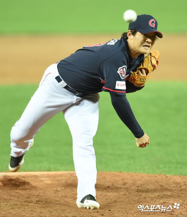 롯데 투수 박시영은 9일 사직구장에서 열린 '2025 신한 SOL Bank KBO 리그' KIA와 정규시즌 1차전 맞대결에서 구원 등판했다. 1665일 만에 롯데 복귀전을 치러 ⅔이닝 무실점으로 강렬한 인상을 남겼다. 그는 롯데 불펜에 단비가 될 수 있을까. 엑스포츠뉴스 DB