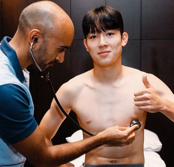 마르티 시푸엔테스 감독이 이끄는 QPR이 10일(한국시간) 영국 옥스포드에 있는 카삼 스타디움에서 열린 옥스포드 유나이티드와의 2024-2025시즌 잉글랜드 챔피언십 41라운드 원정 경기에서 3-1 완승을 거뒀다.&nbsp; 양민혁은 후반 교체 출전해 추가시간에 승리를 확정 짓는 쐐기 골을 넣어 리그 2호 골을 터뜨렸다. 유럽 무대 진출 이후 원정경기에서만 득점을 기록하고 있다.토트넘