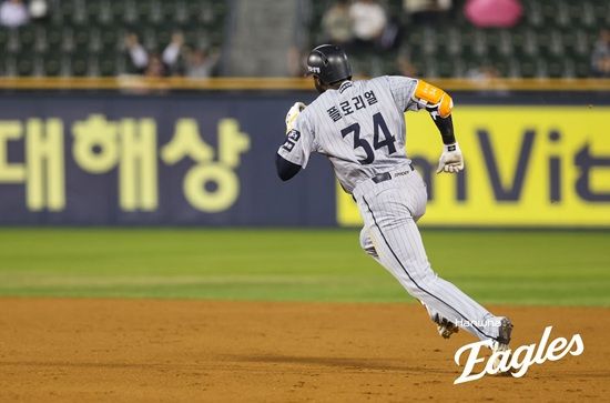 한화 이글스 외국인 타자 플로리얼이 지난 9일 잠실 두산전에서 2안타 2타점 1득점 2볼넷으로 팀 승리에 큰 힘을 보탰다. 한화 이글스