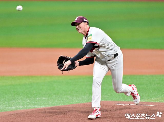 키움 히어로즈 외국인 투수 케니 로젠버그가 9일 서울 고척스카이돔에서 열린 2025 신한 SOL Bank KBO리그 LG 트윈스와의 팀 간 2차전에 선발등판, 팀의 3연패를 이끄는 완벽투를 선보이고 승리투수가 됐다. 사진 김한준 기자