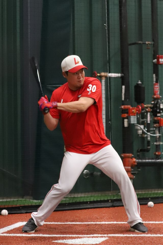 SSG 랜더스 포수 박대온이 야구선수 생활을 마무리하고 제2의 인생을 시작하고 싶다는 의사를 구단에 전달했다. 그는 야구 공부를 위해 오는 14일 미국으로 향한다. SSG 랜더스