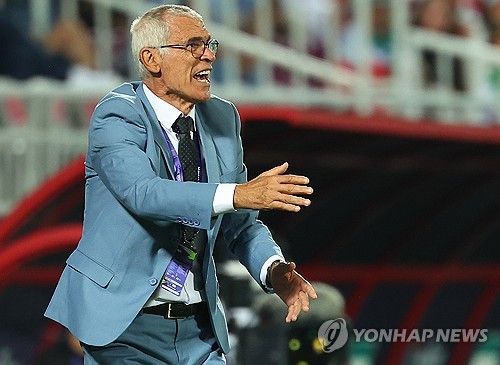 이라크 매체 '알라비아스포츠'가 1일(한국시간) 후세인 아무타 감독과 협상이 결렬된 뒤, 이라크축구협회가 엑토르 쿠페르를 포함해 헬리오 수자, 틴틴 마르케스 로페스 감독을 차기 축구 국가대표팀 감독 후보로 두고 있다고 보도했다.&nbsp; 이어 현지에서는 엑토르 쿠페르 감독과 먼저 이라크축구협회가 줌 미팅을 가졌다는 보도가 나오면서 쿠페르 감독이 1순위 후보로 거론되고 있다.&nbsp;연합뉴스