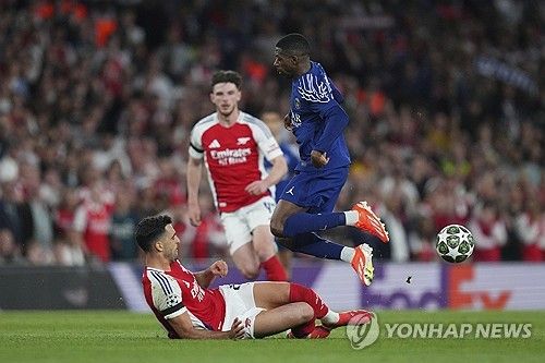 프랑스 유력지 '레키프'가 1일(한국시간) 햄스트링 부상이 의심되는 뎀벨레가 정밀 검사 없이 복귀할 가능성이 크다고 보도했다.&nbsp;연합뉴스