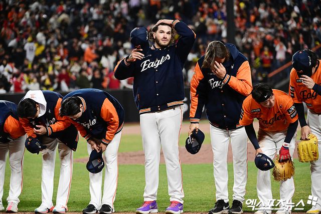 한화는 현재 정규시즌 전적 19승 13패를 기록 중이다. 4연승으로 거침없는 상승세를 그리고 있는 만큼 9연전 기간 중 우천 취소가 팀에 긍정적 영향을 미칠지 많은 관심이 쏠린다. 엑스포츠뉴스 DB