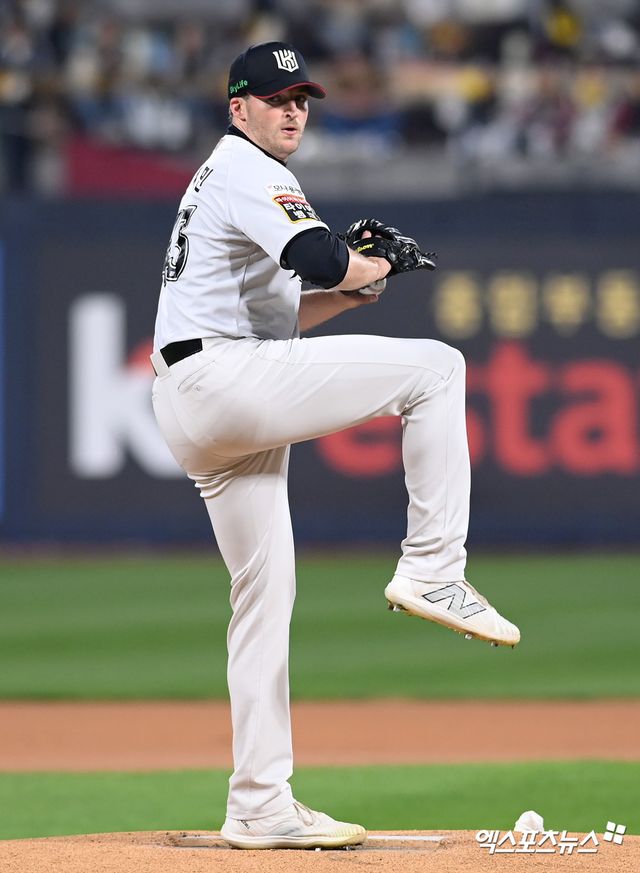 KT 위즈 소속이었던 선발투수 웨스 벤자민이 정규시즌 경기에 출전해 투구하고 있다. 엑스포츠뉴스 DB