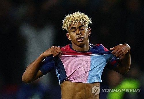 바르셀로나와 인터 밀란이 1일(한국시간) 스페인 바르셀로나에 있는 에스타디 올림픽 류이스 콤파니스에서 열린 2024-2025시즌 유럽축구연맹(UEFA) 챔피언스리그 4강 1차전에서 난타전 끝에 3-3 무승부를 거뒀다.&nbsp;연합뉴스