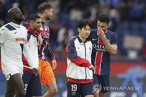 프랑스 유력지 '레키프'가 1일(한국시간) 햄스트링 부상이 의심되는 뎀벨레가 정밀 검사 없이 복귀할 가능성이 크다고 보도했다.&nbsp;연합뉴스