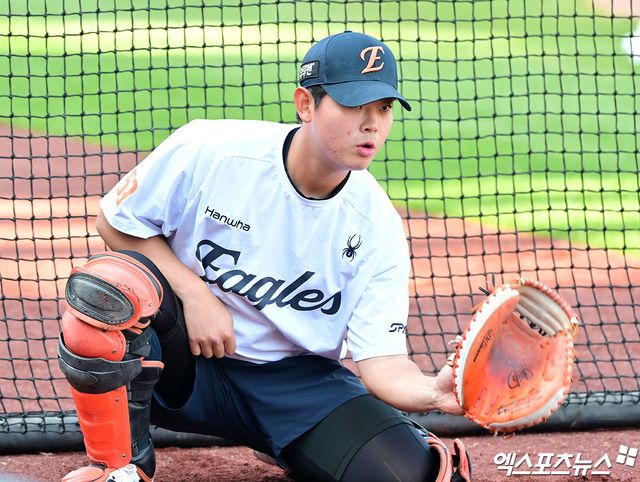 한화 포수 허인서는 지난 30일 대전한화생명볼파크에서 열린 '2025 신한 SOL Bank KBO 리그' LG와 정규시즌 다섯 번째 맞대결에서 8회말 대타로 교체 출전했다. 1타점 2루타로 적시타를 쳐내며 생애 첫 타점을 올렸다. 엑스포츠뉴스 DB