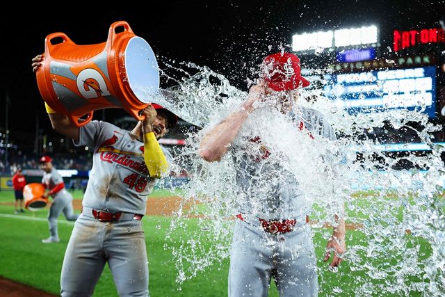 세인트루이스 투수 페디(오른쪽)는 10일(한국시간) 내셔널스파크에서 열린 '2025 메이저리그' 워싱턴전에서 선발 등판했다. 이날 9이닝 무실점으로 생애 첫 완봉승을 챙겨 팀 6연승에 혁혁한 공을 세웠다. 연합뉴스 AFP