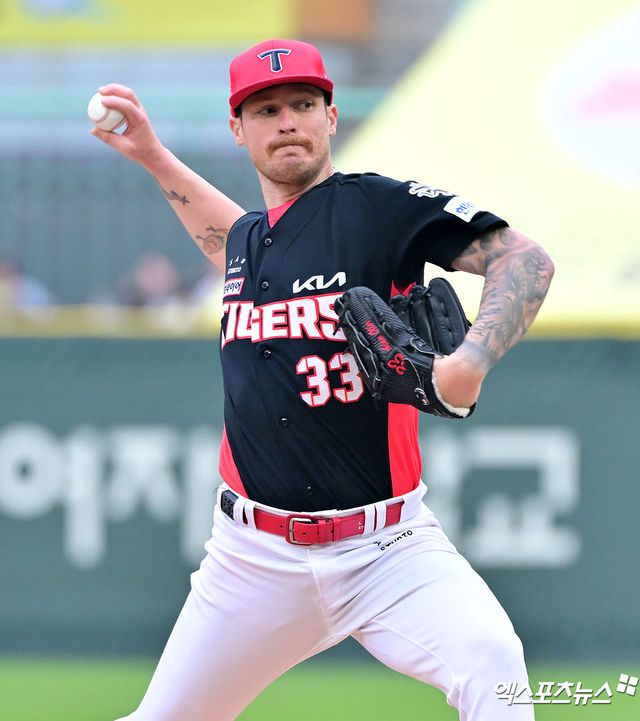 10일 오후 인천SSG랜더스필드에서 열린 '2025 신한 SOL Bank KBO리그' KIA 타이거즈와 SSG 랜더스의 경기, 1회말 KIA 선발투수 올러가 공을 힘차게 던지고 있다. 문학, 김한준 기자