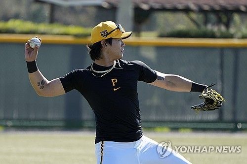 피츠버그 외야수 배지환(사진)은 10일(한국시간) PNC파크에서 열린 '2025 메이저리그' 애틀랜타전을 앞두고 부상으로 이탈한 발데스의 빈자리를 채우기 위해 메이저리그 로스터에 합류했다. 연합뉴스 AP