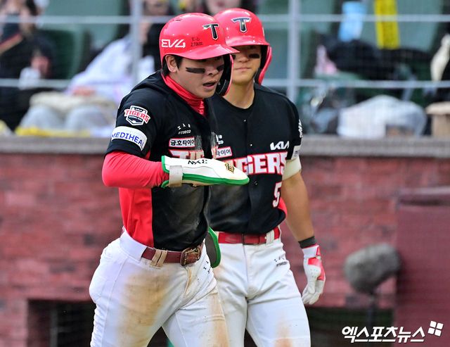 10일 오후 인천SSG랜더스필드에서 열린 '2025 신한 SOL Bank KBO리그' KIA 타이거즈와 SSG 랜더스의 경기, 6회초 1사 3루 KIA 박찬호가 위즈덤의 1타점 희생플라이때 득점에 성공하고 있다. 문학, 김한준 기자