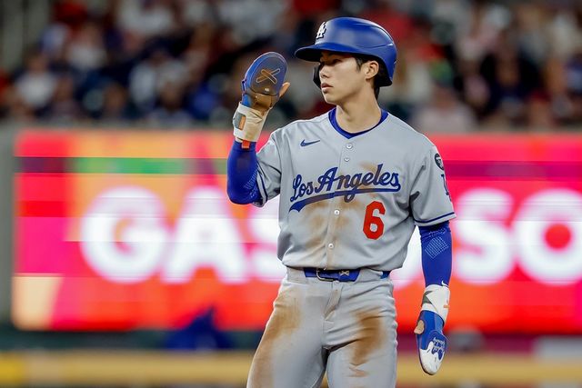 다저스 멀티 플레이어 김혜성은 10일(한국시간) 체이스필드에서 열린 '2025 메이저리그' 애리조나전에서 9회초 대주자로 교체 출전했다. 이후 오타니의 결승 3점포에 홈을 밟아 결승 득점을 올렸다. 연합뉴스 EPA