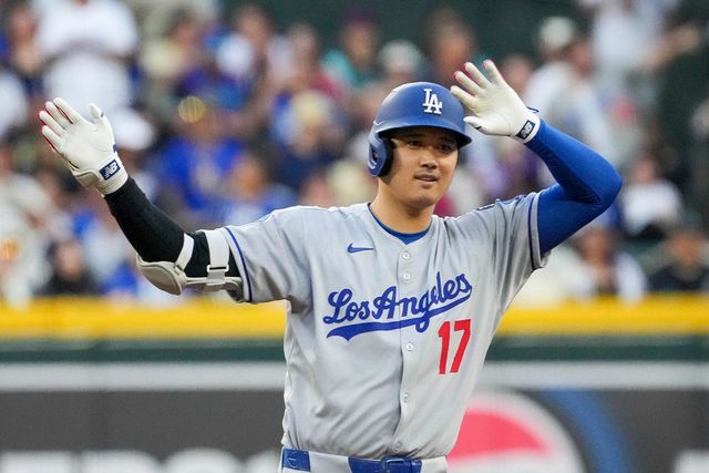 다저스 투타 겸업 스타 오타니는 10일(한국시간) 체이스필드에서 열린 '2025 메이저리그' 애리조나전에서 1번 지명타자로 선발 출전했다. 9회초 결승 홈런포에 이어 4타점을 기록해 팀 승리에 혁혁한 공을 세웠다. 연합뉴스 AP
