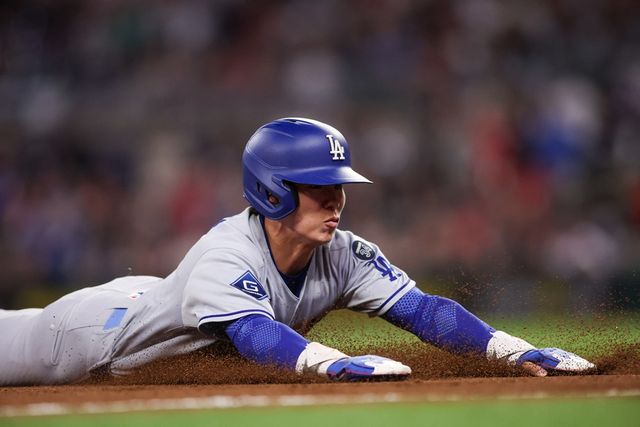 다저스 멀티 플레이어 김혜성은 10일(한국시간) 체이스필드에서 열린 '2025 메이저리그' 애리조나전에서 9회초 대주자로 교체 출전했다. 이후 오타니의 결승 3점포에 홈을 밟아 결승 득점을 올렸다. 연합뉴스 REUTERS