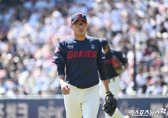롯데 투수 박세웅은 11일 수원KT위즈파크에서 열린 '2025 신한 SOL Bank KBO 리그' KT와 더블헤더 1경기에서 선발 등판했다. 최종 성적 6.1이닝 1실점(무자책점)으로 시즌 8승을 챙겨 다승 단독 1위로 올라섰다. 엑스포츠뉴스 DB