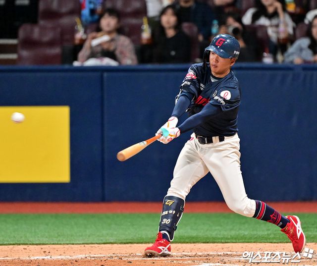 롯데 내야수 이호준은 11일 수원KT위즈파크에서 열린 '2025 신한 SOL Bank KBO 리그' KT와 더블헤더 2경기에서 8번타자 유격수로 선발 출전했다. 4회초 상대 선발 오원석의 슬라이더에 머리를 맞으며 부상으로 중도 교체됐다. 엑스포츠뉴스 DB