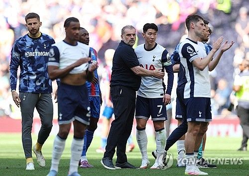손흥민이 11일(한국시간) 영국 런던에 있는 토트넘 홋스퍼 스타디움에서 열린 토트넘과 크리스탈 팰리스의 2024-2025시즌 프리미어리그 36라운드 홈 경기에 교체로 출전해 그라운드를 밟았다.&nbsp;연합뉴스
