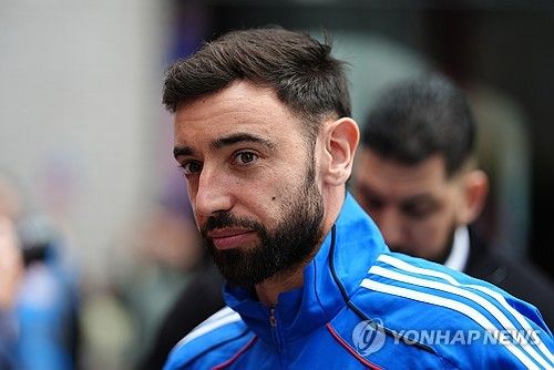 벨기에 국적의 이적시장 전문 기자 사샤 타볼리에리가 11일(한국시간) 자신의 사회관계망서비스(SNS)를 통해 독점 보도하면서 사우디아라비아 프로리그 알힐랄이 브루누 페르난데스 측과 협상 중이라고 전했다.&nbsp;연합뉴스