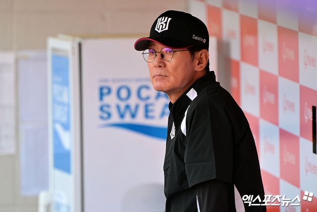 이강철 KT 감독은 11일 수원KT위즈파크에서 열릴 '2025 신한 SOL Bank KBO 리그' 롯데와 더블헤더 1경기를 앞두고 5할 밑으로 떨어진 승률에 아쉬운 마음을 표현했다. 엑스포츠뉴스 DB
