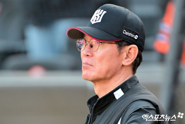 이강철 KT 감독은 11일 수원KT위즈파크에서 열릴 '2025 신한 SOL Bank KBO 리그' 롯데와 더블헤더 1경기를 앞두고 5할 밑으로 떨어진 승률에 아쉬운 마음을 표현했다. 엑스포츠뉴스 DB