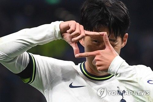 안지 포스테코글루 감독이 지난 10일(한국시간) 영국 런던에 있는 토트넘 홋스퍼 훈련장에서 진행된 크리스탈 팰리스와의 경기 전 기자회견에서 손흥민의 복귀 가능성에 대해 알렸다.&nbsp;연합뉴스