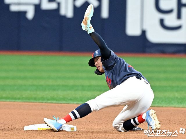 롯데 외야수 장두성은 11일 수원KT위즈파크에서 열릴 '2025 신한 SOL Bank KBO 리그' KT와 더블헤더 1경기에서 8번타자 중견수로 선발 출전할 예정이다. 직전 경기 적시타를 포함 멀티히트로 공격에 활력을 불어넣었다. 엑스포츠뉴스 DB