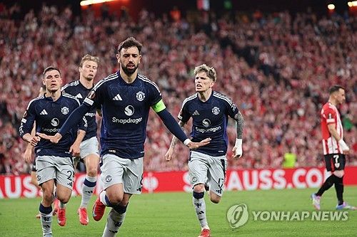 벨기에 국적의 이적시장 전문 기자 사샤 타볼리에리가 11일(한국시간) 자신의 사회관계망서비스(SNS)를 통해 독점 보도하면서 사우디아라비아 프로리그 알힐랄이 브루누 페르난데스 측과 협상 중이라고 전했다.&nbsp;연합뉴스