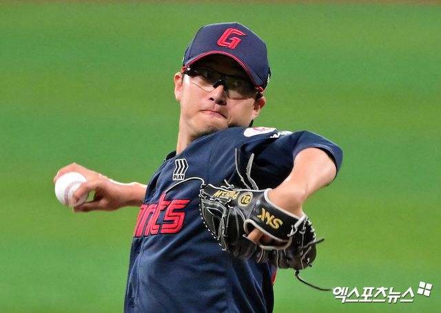 롯데 투수 박세웅은 11일 수원KT위즈파크에서 열린 '2025 신한 SOL Bank KBO 리그' KT와 더블헤더 1경기에서 선발 등판했다. 최종 성적 6.1이닝 1실점(무자책점)으로 시즌 8승을 챙겨 다승 단독 1위로 올라섰다. 엑스포츠뉴스 DB