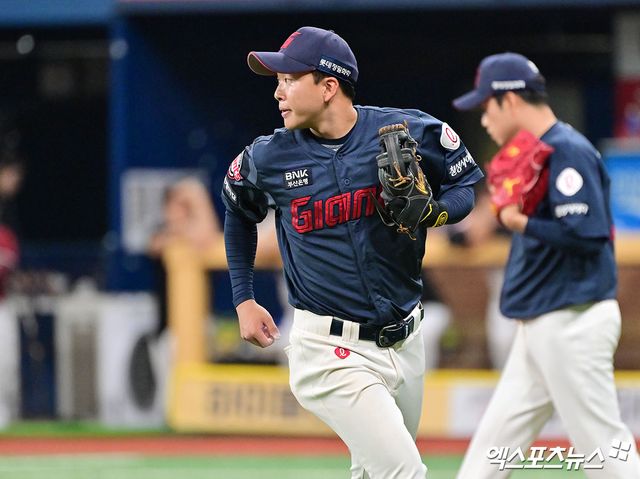 롯데 내야수 이호준은 11일 수원KT위즈파크에서 열린 '2025 신한 SOL Bank KBO 리그' KT와 더블헤더 2경기에서 8번타자 유격수로 선발 출전했다. 4회초 상대 선발 오원석의 슬라이더에 머리를 맞는 부상으로 중도 교체됐다. 엑스포츠뉴스 DB