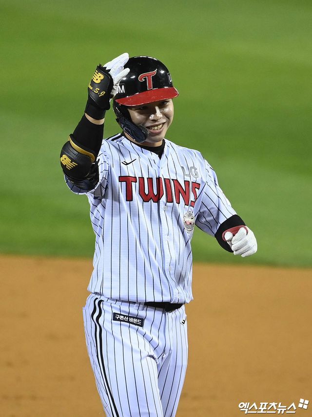LG 트윈스 문성주가 경기에 출전해 세리머니하고 있다. 엑스포츠뉴스 DB