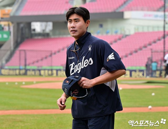 한화 내야수 심우준은 지난 10일 고척스카이돔에서 열린 '2025 신한 SOL Bank KBO 리그' 키움전에서 4회초 손현기의 포심 패스트볼에 왼쪽 무릎을 맞았다. 검진 결과 비골 골절이 확인돼 12일 1군 엔트리에서 빠졌다. 엑스포츠뉴스 DB