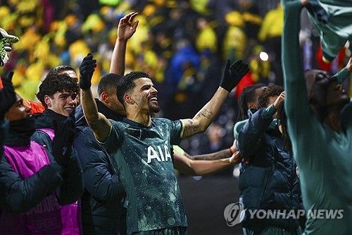 케인이 11일(한국시간) 뮌헨 소식을 전하는 '바이에른 앤 저머니'에 따르면 친정팀인 토트넘 홋스퍼의 유럽축구연맹(UEFA) 유로파리그 결승 진출에 축하를 건내며 우승을 기원했다.&nbsp;연합뉴스