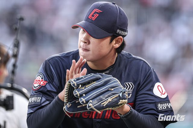 롯데 투수 이민석은 지난 11일 수원KT위즈파크에서 열린 '2025 신한 SOL Bank KBO 리그' KT와 더블헤더 2경기에서 선발 등판했다. 6이닝 1실점으로 퀄리티스타트 호투를 선보여 눈길을 끌었다. 롯데 자이언츠