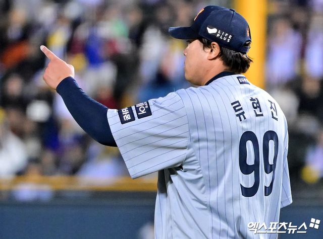 한화 투수 류현진은 오는 13일 대전한화생명볼파크에서 열릴 '2025 신한 SOL Bank KBO 리그' 두산과 주중 3연전 첫 경기에서 선발 등판한다. 그는 대전 신구장에서 극강의 투구를 선보이고 있다. 13연승을 향한 기대감이 커지는 현재다. 엑스포츠뉴스 DB