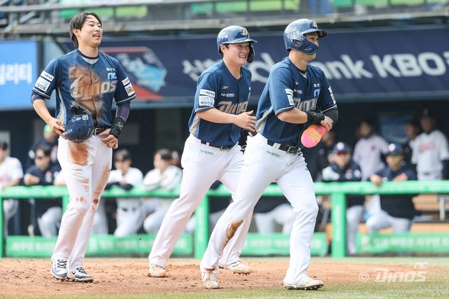 NC는 지난 11일 잠실구장에서 열린 '2025 신한 SOL Bank KBO 리그' 두산과 더블헤더 1,2경기에서 모두 승리했다. 팀은 7연승을 기록해 리그 4위까지 올라왔다. NC 다이노스