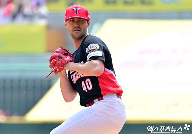 11일 오후 인천SSG랜더스필드에서 열린 '2025 신한 SOL Bank KBO리그' KIA 타이거즈와 SSG 랜더스의 경기, 1회말 KIA 선발투수 네일이 공을 힘차게 던지고 있다. 엑스포츠뉴스 DB