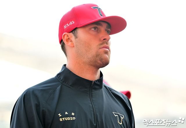 11일 오후 인천SSG랜더스필드에서 열린 '2025 신한 SOL Bank KBO리그' KIA 타이거즈와 SSG 랜더스의 경기, SSG가 선발 화이트의 호투와 조형우의 3타점을 앞세어 KIA에 8:4로 승리했다. 경기종료 후 KIA 네일이 더그아웃으로 향하고 있다. 엑스포츠뉴스 DB