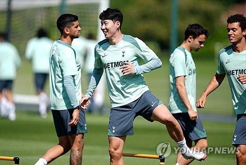 안지 포스테코글루 감독이 12일(한국시간) 영국 런던에 있는 토트넘 훈련장 토트넘 홋스퍼 웨이에서 진행된 유럽축구연맹(UEFA) 유로파리그 결승전 미디어 데이 기자회견에서 손흥민이 결승전에 출전하는 것이 목표라고 말했다.&nbsp; 손흥민은 지난 주말 크리스탈 팰리스와의 2024-2025시즌 프리미어리그 36라운드 홈 경기에 교체 출전하며 부상에서 돌아왔다.&nbsp;연합뉴스