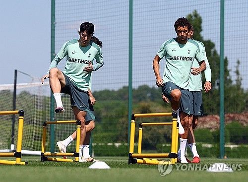 안지 포스테코글루 감독이 12일(한국시간) 영국 런던에 있는 토트넘 훈련장 토트넘 홋스퍼 웨이에서 진행된 유럽축구연맹(UEFA) 유로파리그 결승전 미디어 데이 기자회견에서 손흥민이 결승전에 출전하는 것이 목표라고 말했다.&nbsp; 손흥민은 지난 주말 크리스탈 팰리스와의 2024-2025시즌 프리미어리그 36라운드 홈 경기에 교체 출전하며 부상에서 돌아왔다.&nbsp;연합뉴스