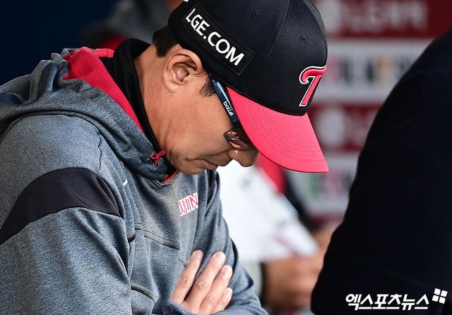 염경엽 LG 감독은 13일 잠실구장에서 열릴 '2025 신한 SOL Bank KBO 리그' 키움과 주중 3연전 첫 경기를 앞두고 투수 장현식 이탈에 깊은 한숨을 내쉬었다. 엑스포츠뉴스 DB