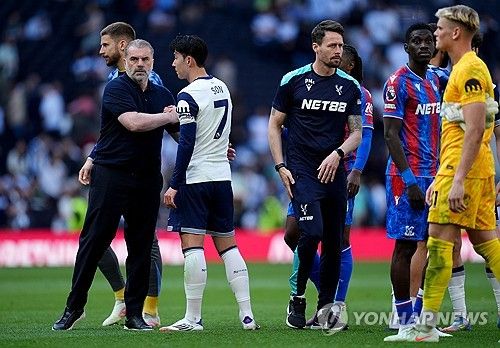 안지 포스테코글루 감독이 12일(한국시간) 영국 런던에 있는 토트넘 훈련장 토트넘 홋스퍼 웨이에서 진행된 유럽축구연맹(UEFA) 유로파리그 결승전 미디어 데이 기자회견에서 손흥민이 결승전에 출전하는 것이 목표라고 말했다.&nbsp; 손흥민은 지난 주말 크리스탈 팰리스와의 2024-2025시즌 프리미어리그 36라운드 홈 경기에 교체 출전하며 부상에서 돌아왔다.&nbsp;연합뉴스