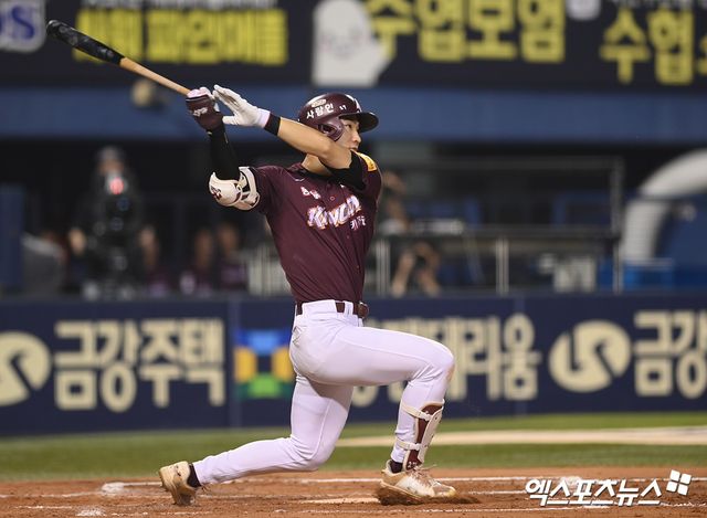 키움 외야수 이주형은 13일 잠실구장에서 열린 '2025 신한 SOL Bank KBO 리그' LG와 주중 3연전 첫 번째 경기에서 3번타자 중견수로 선발 출전했지만, 오른쪽 발목 통증으로 2회말 대수비로 교체됐다. 엑스포츠뉴스 DB