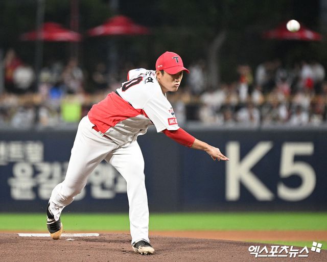 24일 오후 광주기아챔피언스필드에서 열린 '2024 신한 SOL Bank KBO리그' 삼성 라이온즈와 KIA 타이거즈의 경기, 1회초 KIA 선발투수 김도현이 공을 힘차게 던지고 있다. 엑스포츠뉴스 DB