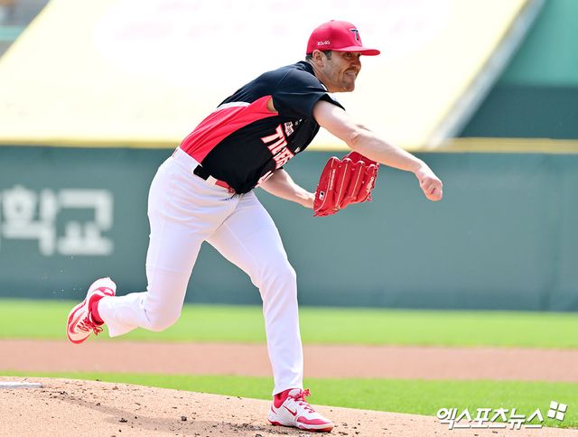 11일 오후 인천SSG랜더스필드에서 열린 '2025 신한 SOL Bank KBO리그' KIA 타이거즈와 SSG 랜더스의 경기, 1회말 KIA 선발투수 네일이 공을 힘차게 던지고 있다. 엑스포츠뉴스 DB