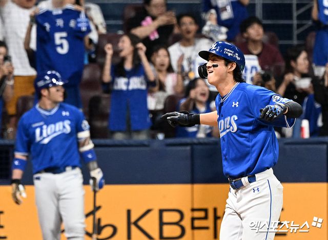 삼성 라이온즈 구자욱이 경기에서 득점하며 기뻐하고 있다. 엑스포츠뉴스 DB