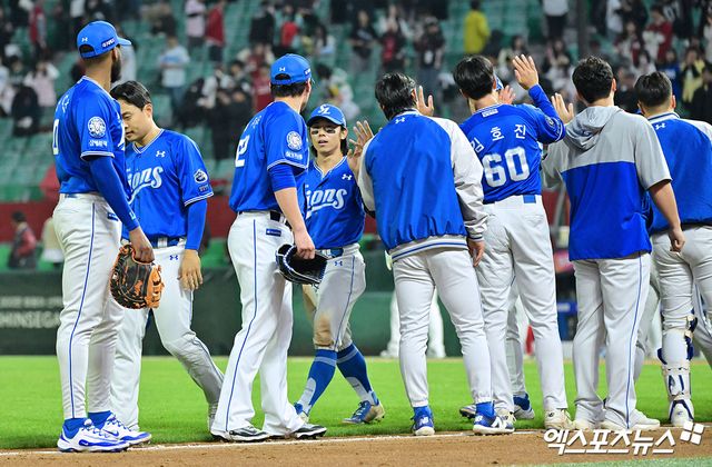 삼성 라이온즈 선수들이 경기에서 승리한 뒤 세리머니하고 있다. 엑스포츠뉴스 DB